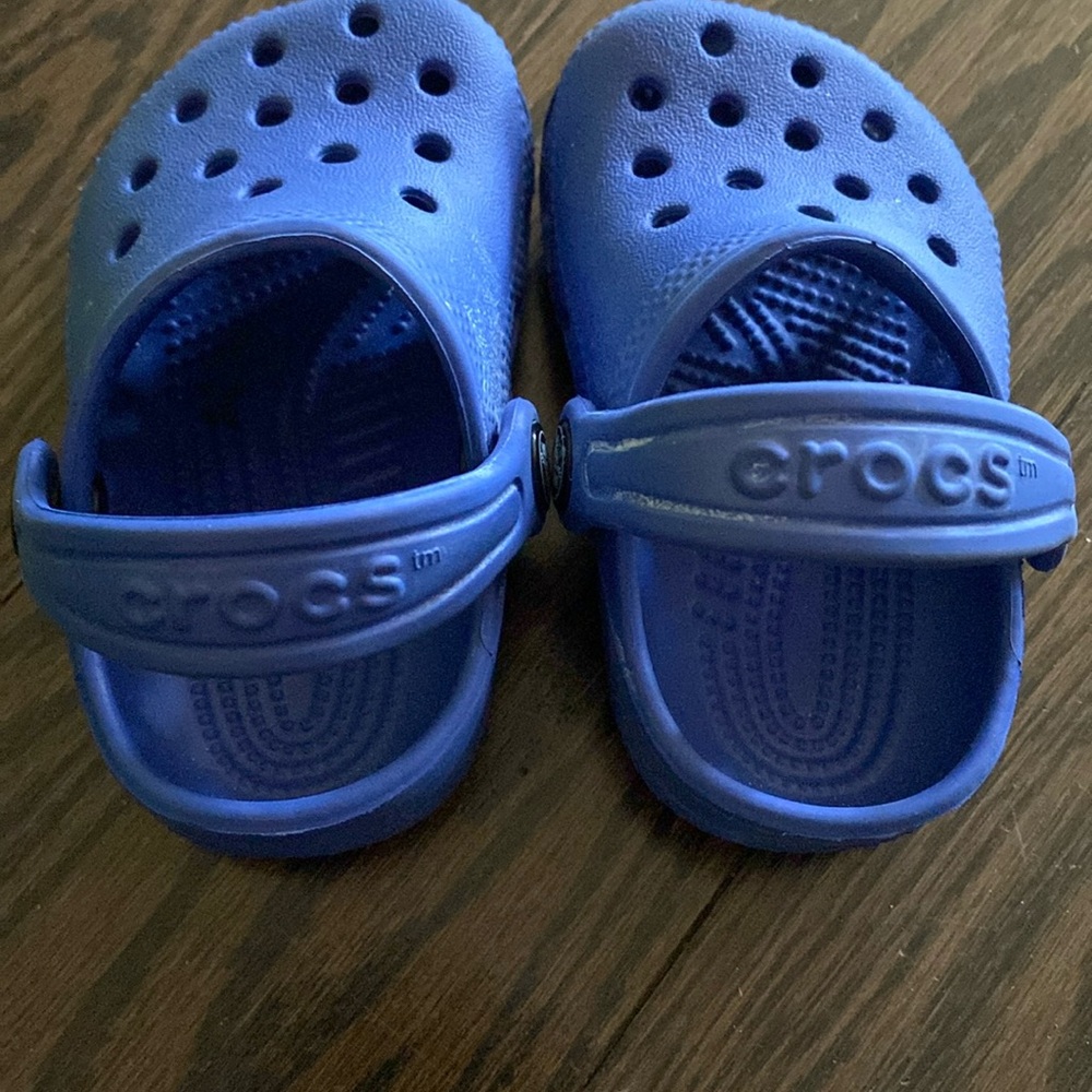 Crocs Classic Clogs - Picture 2 of 5